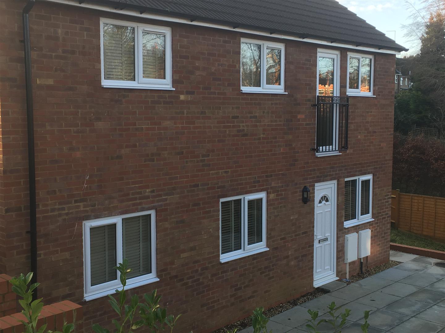 One bedroom apartment in Northampton available to let. The property has just been redecorated and benefits from UPVC double glazed windows, gas central heating and is close to the local shop. <br/><br/>The property comprises of: